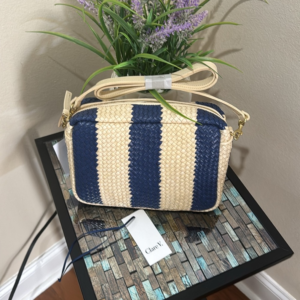 ❤️❤️❤️ Host Pick Clara V. Marisol Woven Leather Crossbody Bag❤️❤️❤️❤️
Cl…